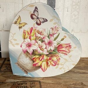 🆕 Floral Heart-Shaped Decorative Box